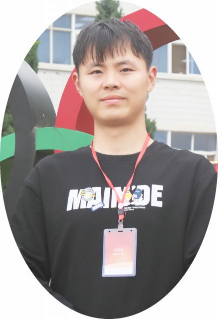 李星灿，毕业于湖北文理学院物联网工程专业。多次获评优秀教师。