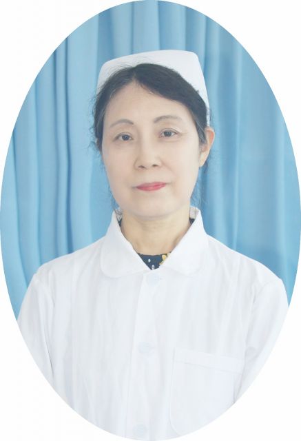 姚志红，毕业于湖北大学护理专业，副主任护师。在三甲医院工作四十多年，在外科、妇产科及耳鼻咽喉科从事护理工作，承担护校、职院的护理专业授课。