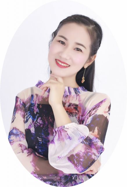 柯艳，形体礼仪教师，毕业于江南大学工商管理专业。多次获评先进工作者、优秀班主任。